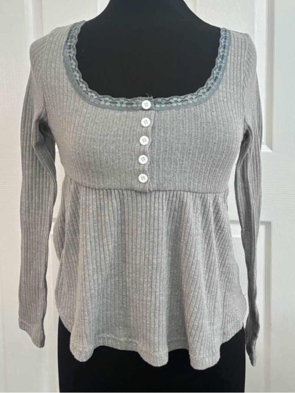 Women's Babydoll Ribbed Long-Sleeve Scoop Neck Top - Light Gray
